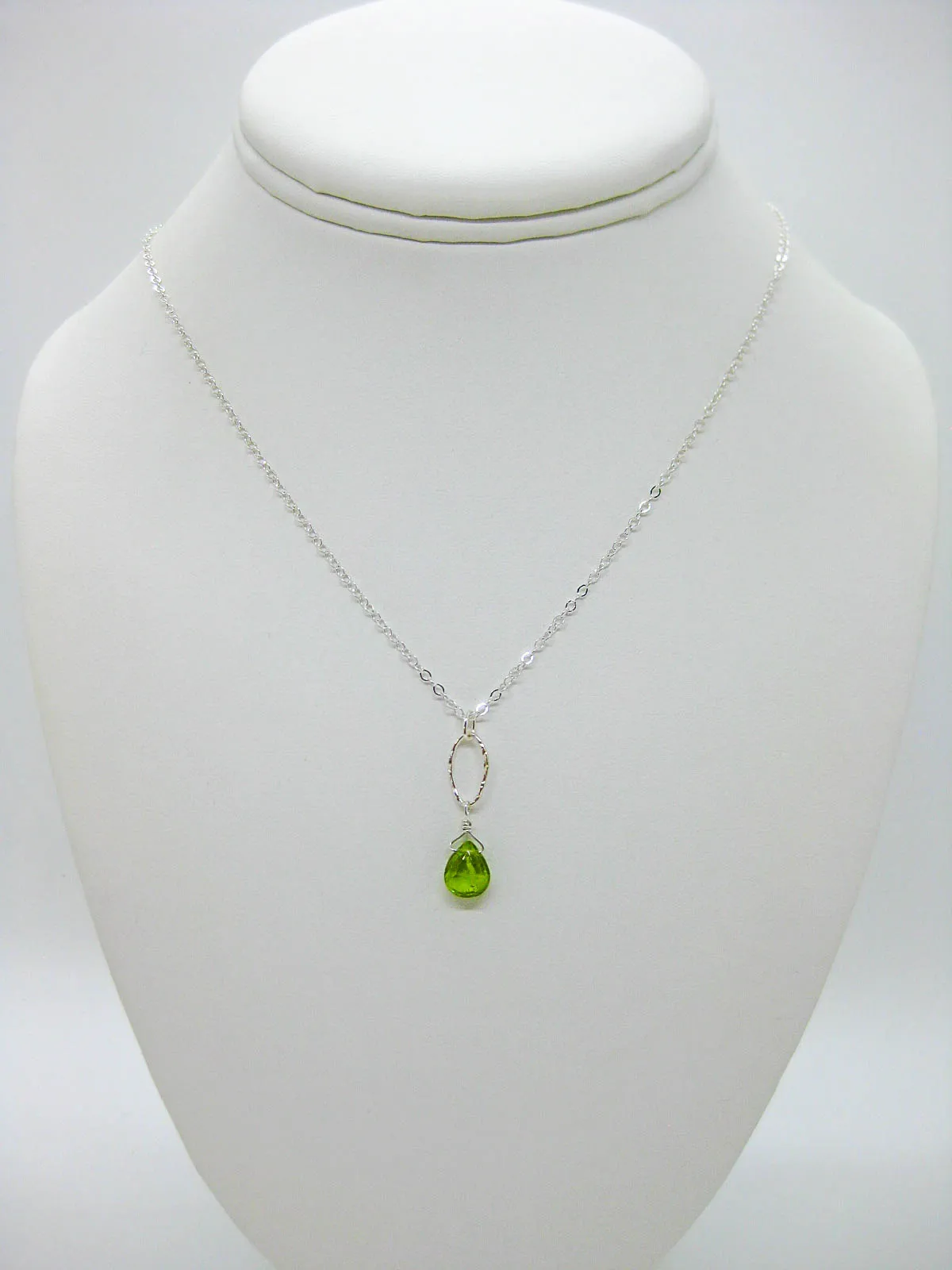 Chrysanthe: Peridot Necklace - n596